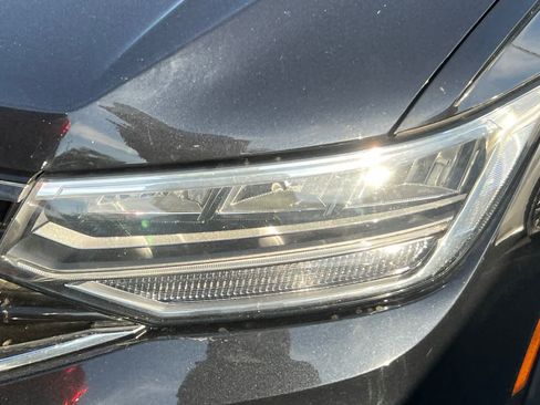Used 2022 Volkswagen Tiguan SE R-Line FWD image 11