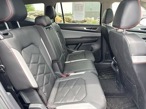 Used 2024 Volkswagen Atlas Peak Edition SE AWD/4WD image 14
