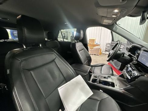 Used 2021 Ford Explorer Limited w/ Equipment Group 301A AWD/4WD image 32