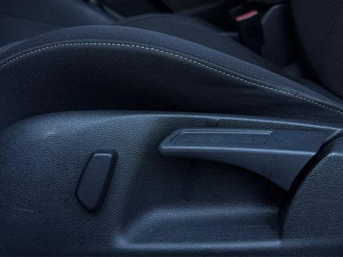 Used 2012 Volkswagen Golf TDI image 28