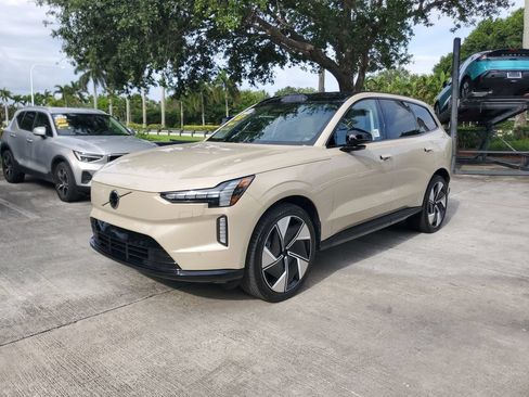 Certified 2025 Volvo EX90 Ultra AWD/4WD image 3