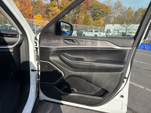 Certified 2022 Jeep Grand Cherokee L Limited image 30