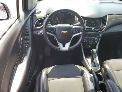 Used 2019 Chevrolet Trax LT w/ LT Convenience Package FWD image 11