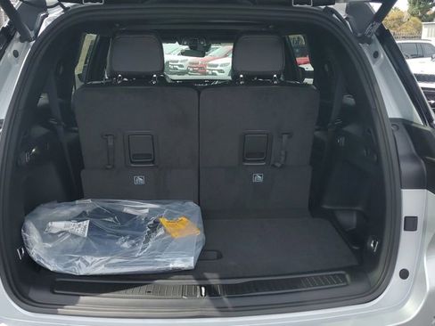 New 2025 Jeep Grand Cherokee L Altitude image 8