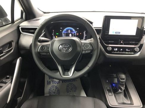 Used 2026 Toyota Corolla Cross SE image 15