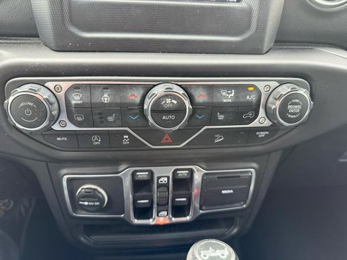 Used 2020 Jeep Wrangler Unlimited Sahara w/ Safety Group AWD/4WD image 14