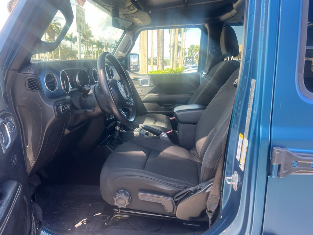 Used 2018 Jeep Wrangler Unlimited Sahara AWD/4WD image 10
