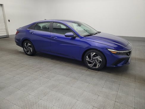 Used 2025 Hyundai Elantra SEL FWD image 11