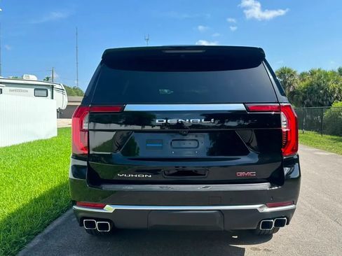 Used 2025 GMC Yukon Denali AWD/4WD image 5