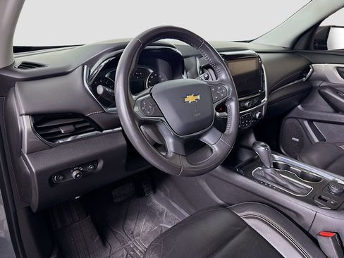 Used 2020 Chevrolet Traverse LT w/ LT Premium Package image 9