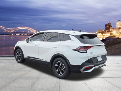 Used 2024 Kia Sportage LX image 3