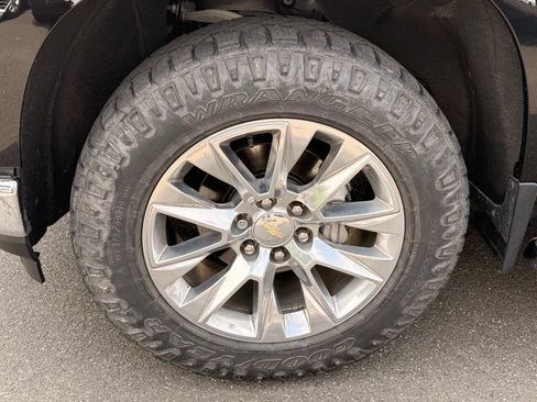Used 2019 Chevrolet Silverado 1500 LTZ w/ LTZ Premium Package AWD/4WD image 14