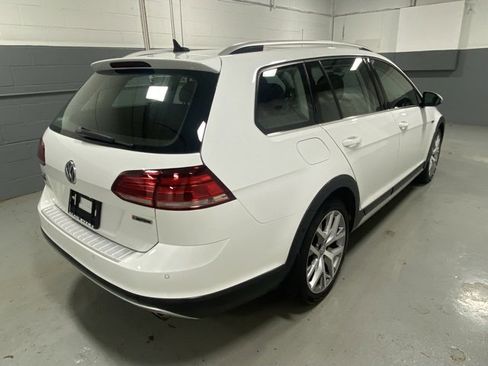 Used 2019 Volkswagen Golf Alltrack SEL image 3