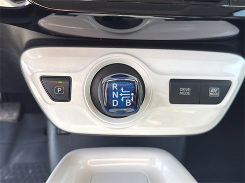 Used 2016 Toyota Prius Four w/ Advanced Technology Package image 19