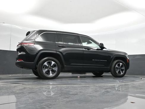 Used 2022 Jeep Grand Cherokee Limited 4xe w/ Luxury Tech Group II AWD/4WD image 41