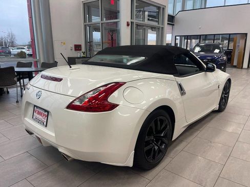 Used 2017 Nissan 370Z Touring image 30