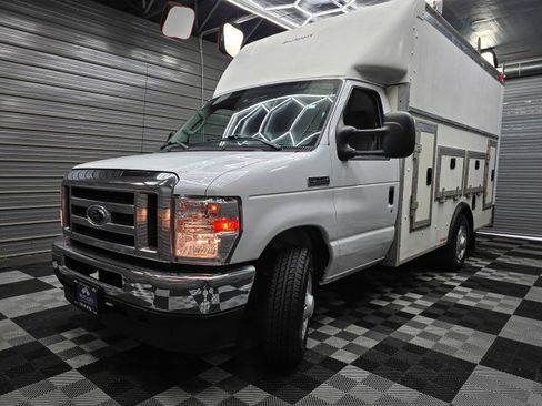 Used 2022 Ford E-350 and Econoline 350 Super Duty w/ Power Windows & Locks Group RWD image 33