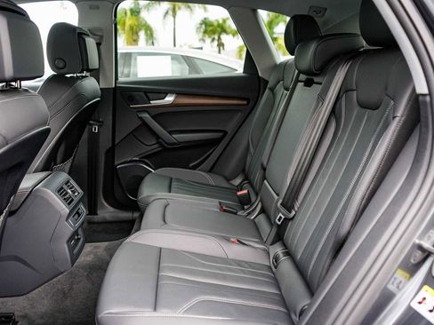 Used 2023 Audi Q5 e Premium w/ Convenience Package image 18