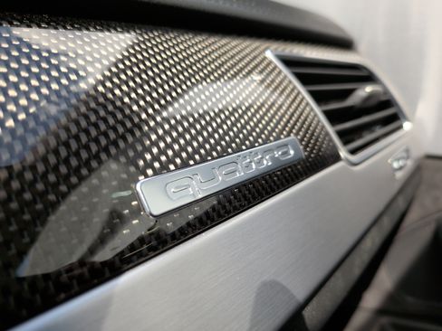 Used 2015 Audi S8 image 26