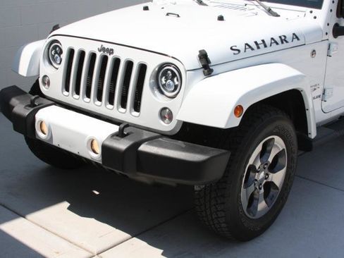 Used 2016 Jeep Wrangler Sahara AWD/4WD image 13