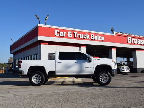 Used 2021 Chevrolet Silverado 2500 LTZ image 3