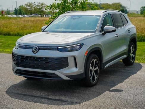 New 2025 Volkswagen Tiguan SE image 4