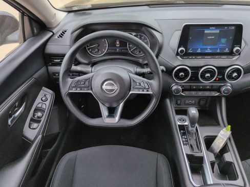 Used 2025 Nissan Sentra SV image 17