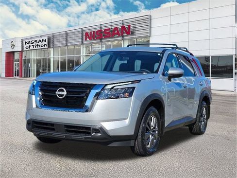 New 2025 Nissan Pathfinder SV image 3