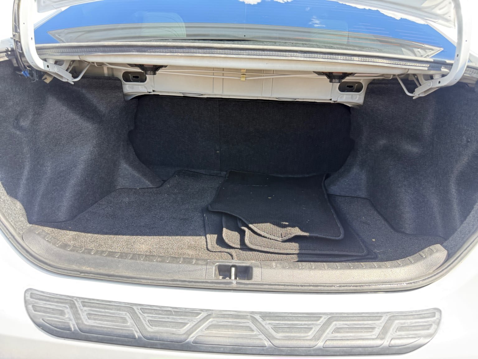 Used 2019 Toyota Corolla LE w/ Carpet Mat Package (TMS) FWD image 15