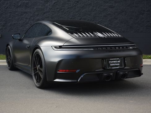 Certified 2025 Porsche 911 Carrera GTS RWD image 3
