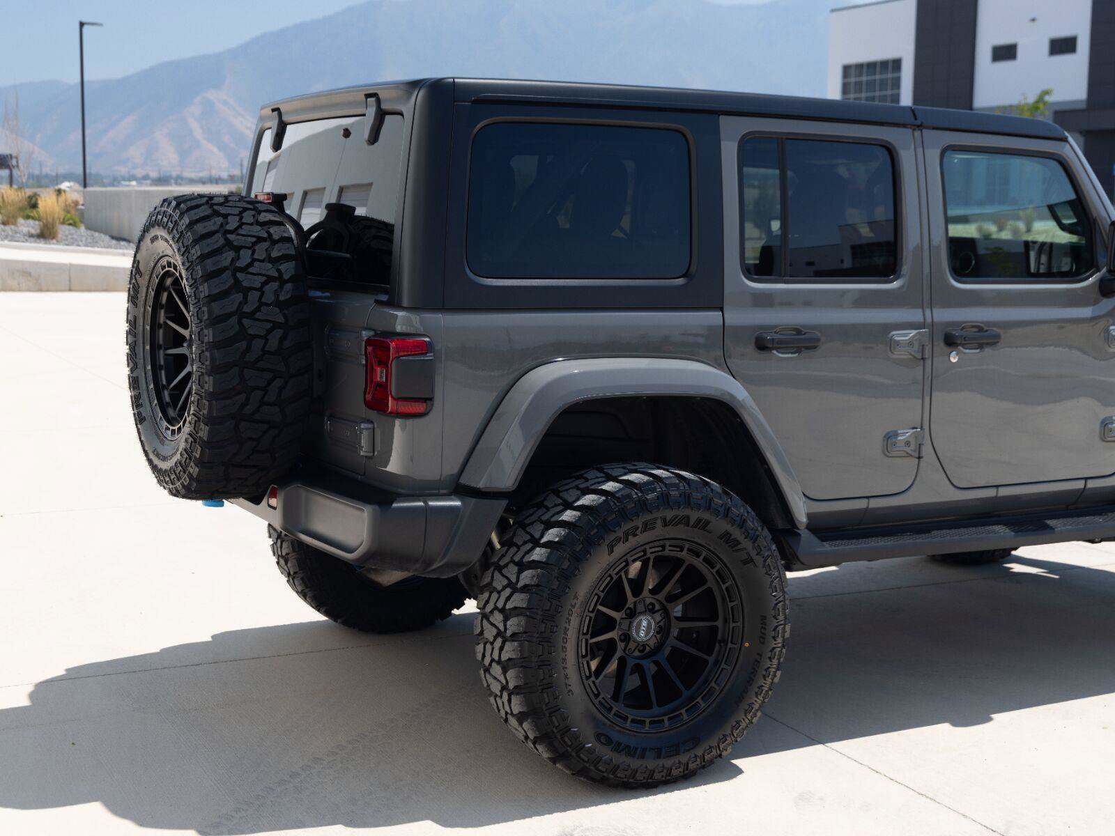 Used 2023 Jeep Wrangler Unlimited Sahara AWD/4WD image 15