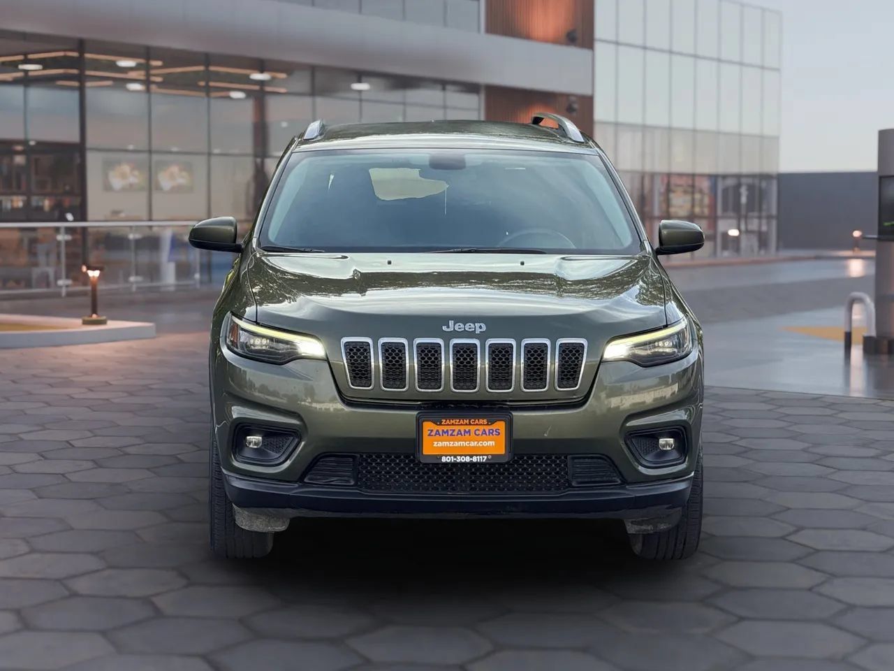 Used 2019 Jeep Cherokee Latitude w/ Popular Appearance Group AWD/4WD image 4
