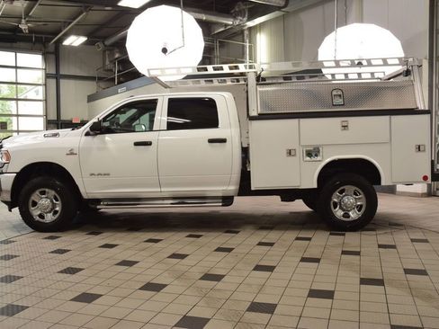 Used 2022 RAM 2500 Tradesman w/ Chrome Appearance Group AWD/4WD image 3