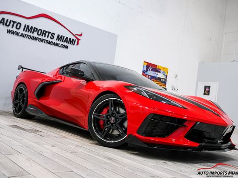 Used 2021 Chevrolet Corvette Stingray Coupe w/ Z51 Performance Package RWD image 30