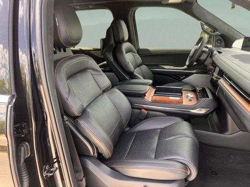 New 2025 Lincoln Navigator Black Label image 24