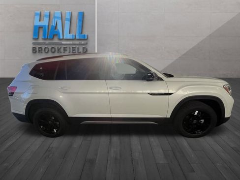 New 2026 Volkswagen Atlas Peak Edition image 6
