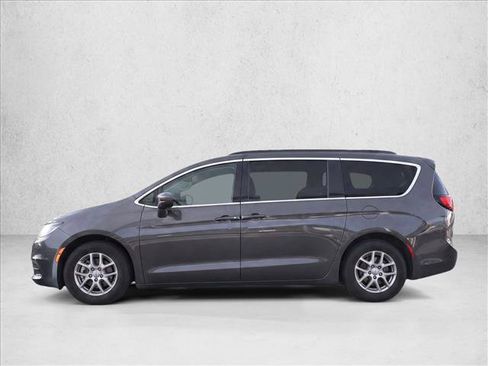 Used 2021 Chrysler Voyager Lxi FWD image 4