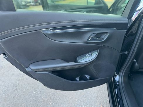 Used 2018 Chevrolet Impala LT FWD image 18
