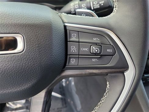 Used 2023 Jeep Grand Cherokee 4WD 4xe w/ Luxury Tech Group II image 26