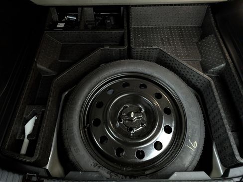 Used 2022 Ford Edge Titanium w/ Class II Trailer Tow Package image 17