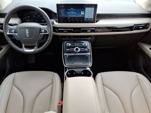 Used 2023 Lincoln Nautilus Reserve AWD/4WD image 10