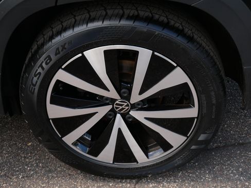 Certified 2023 Volkswagen Taos SE AWD/4WD image 15