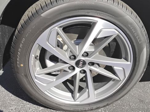 New 2025 Audi Q3 2.0T Premium image 11