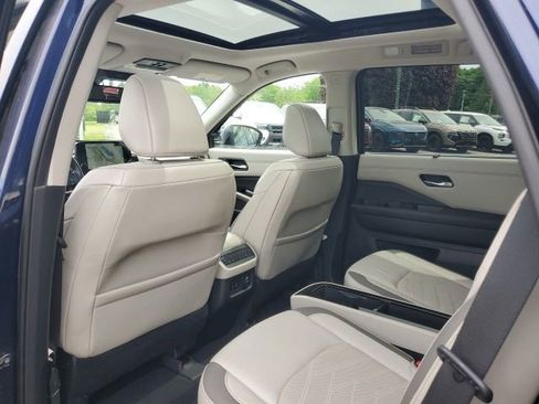 Used 2022 Nissan Pathfinder Platinum w/ Cargo Package AWD/4WD image 24