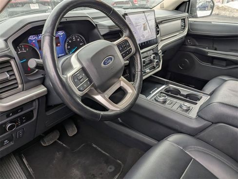 Used 2024 Ford Expedition Max XLT image 18