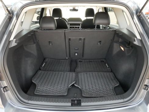 Certified 2022 Volkswagen Taos SE w/ Panoramic Sunroof Package AWD/4WD image 18