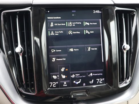 Used 2019 Volvo XC60 T6 Momentum w/ Premium Package image 18