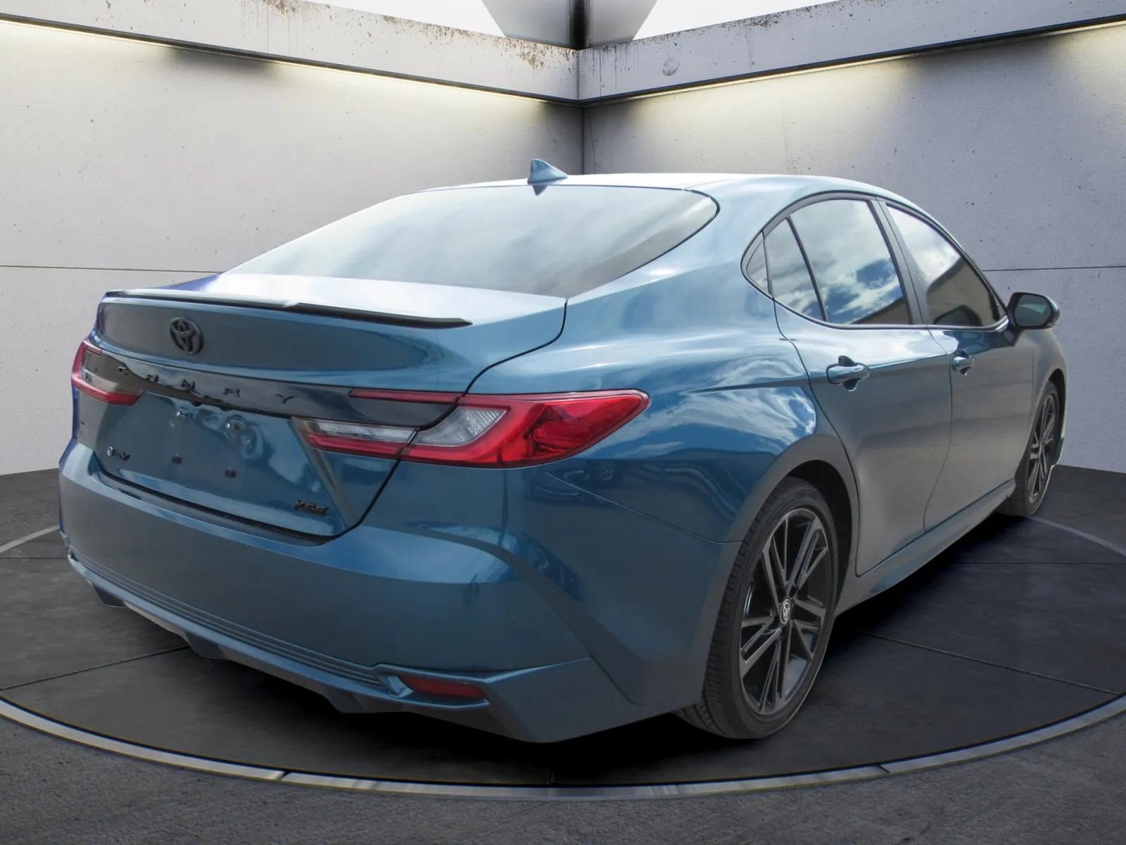 Used 2026 Toyota Camry Hybrid FWD image 3