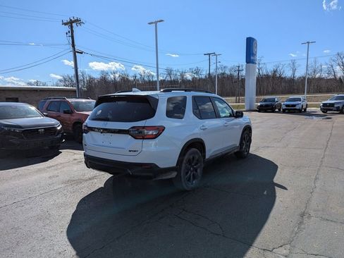 New 2026 Honda Pilot Sport image 3