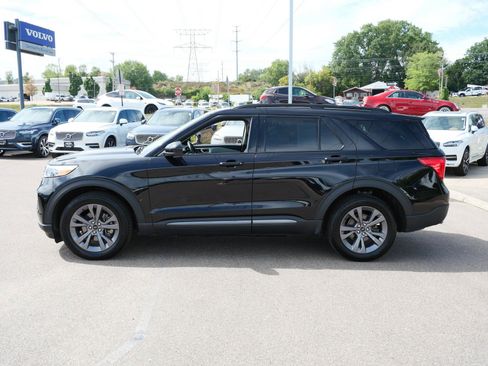 Used 2023 Ford Explorer XLT w/ Equipment Group 202A AWD/4WD image 4